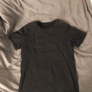 Calvin clein T-shirt i storlek 170