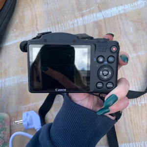 Canon kamera  - Helt ny allt ingår kamera laddare minneskort väska osv