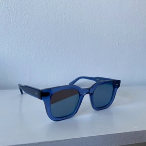 Chimi 004  - Slutsålda Chimi eyewear 004 i färgen ACAI. Glasögonen är i mycket gott skick. Likaså fodralet  