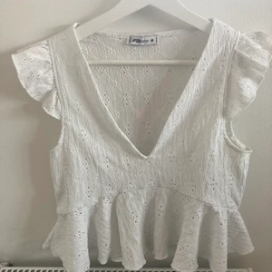 Vit topp - Nästan nya skick, använt kanske två, tre gånger. 