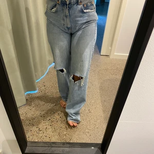 Jeans  - Super sköna och snygga jeans är 155cm så de är lite flinga men dock int om man ha skor på