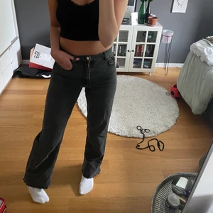 Svarta jeans  - Svarta jeans från ZARA. Storlek 38. 💗