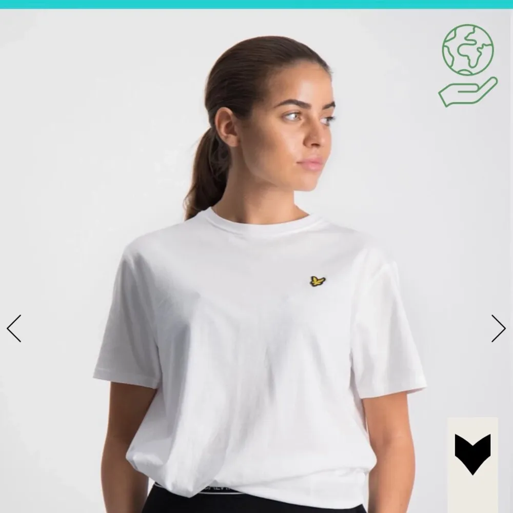 Säljer en vit lyle&scott tröja billigt i bra skick. Junior😊. T-shirts.