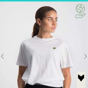 Säljer en vit lyle&scott tröja billigt i bra skick. Junior😊