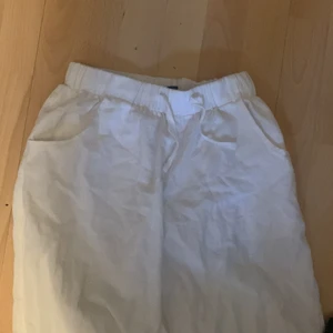 Linnebyxor  - Säljer dessa jätte fina linnebyxor då dem tyvärr inte passade mig! Pris kan diskuteras❤️kan mötas upp i stokcholm eller frakta 