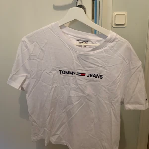 Tommy hilfiger tshirt - T-shirt från Tommy hilfiger. Helt ny med prislapp dock lite skrynklig