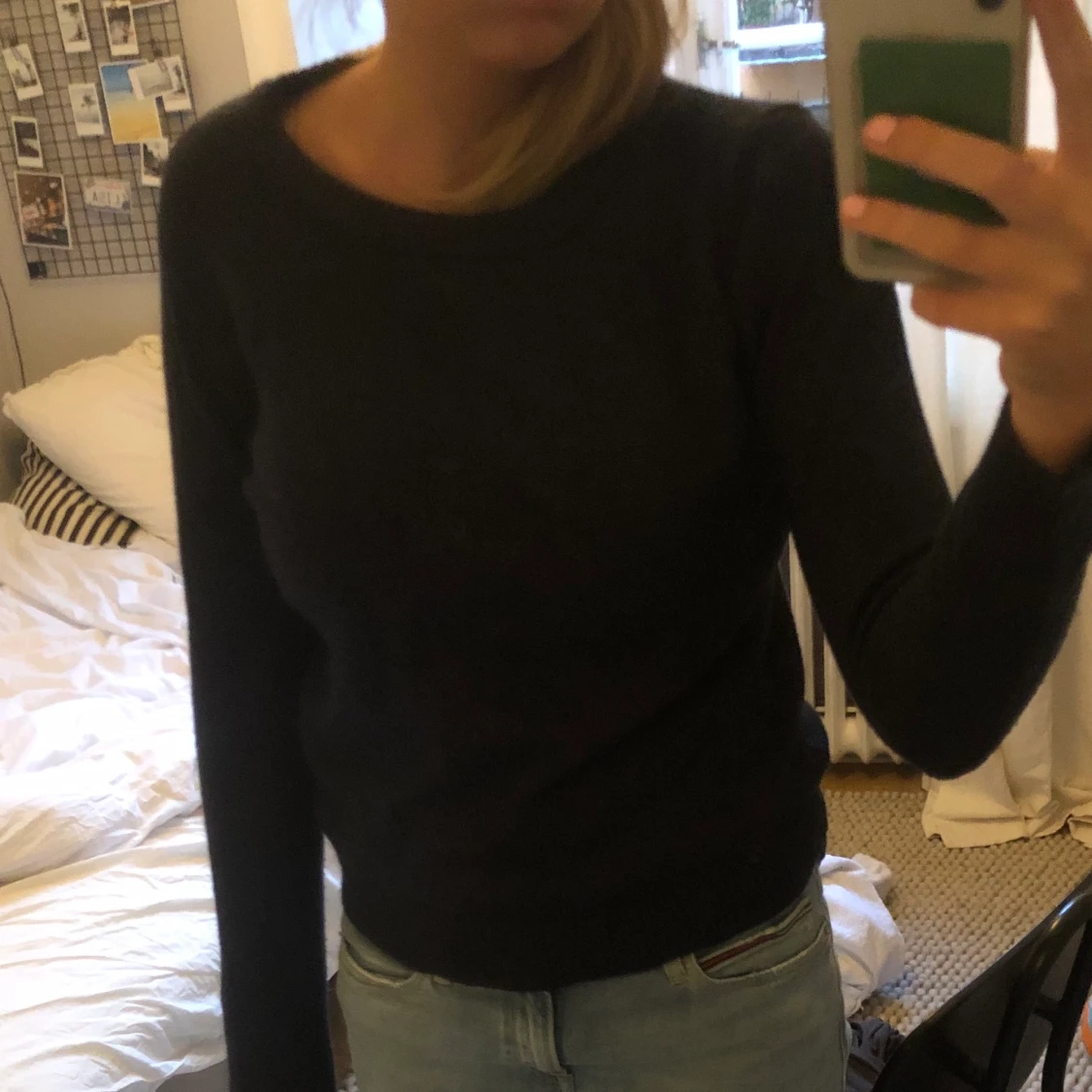 Mörkblå stickad tröja