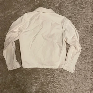 Acne Studios  - Croppad Acbe studios Jeansjacka. Bra skick inga skador. 