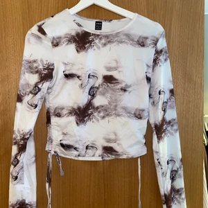 Långärmad festlig topp  - Långärmad festlig topp från Shein. Figursydd topp. Stl S