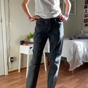 Gråa jeans - Säljer dessa snygga jeansen då de aldrig används💗skriv för frågor eller fler bilder