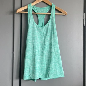 Träningslinne - Träningslinne i fint skick. Stl 38