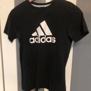 Adidas T-shirt  - Adidas T-shirt 