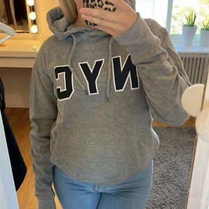 Hoodie - Skön hoodie från lager 157. Köpt på herravdelningen men passar självklart vem som helst 