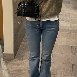 Väska från Zara - Säljer denna populära väska från Zara. Väldigt bra skick💓💓