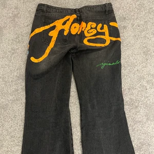 jeans jaded londn - säljer nu dessa jeans från jaded london som är i bra skick då de inte kommit till så stor användning. De är lågmidjade och storlek w.28