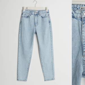 Dagny mom jeans från GinaTricot som inte säljs längre🤩🤩