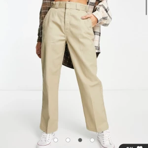 Dickies Beige - Säljer mina oanvända dickies. Passade inte mig! 