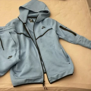 Nike tech fleece grå  - Hejsan säljer nu min Nike tech fleece grå i storlek S