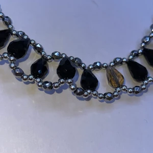 Pärlhalsband - Coolt halsband jag säljer då jag redan har ett liknande!