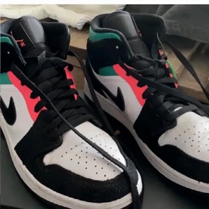 Jordans 1mid - Jordans mid 1 knappt sparsamt andvända skriv för fler bilder eller vid intresse 