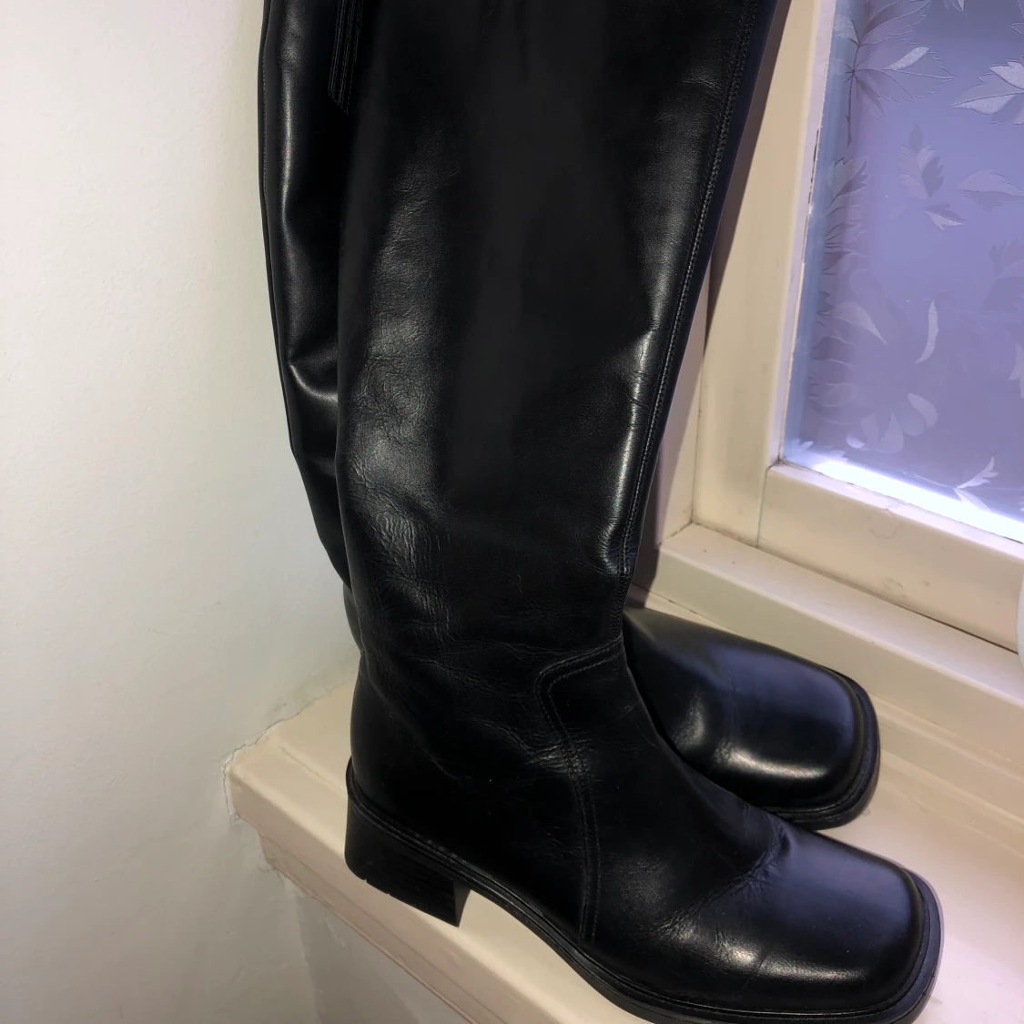 Som nya skinnstövlar i strl 37