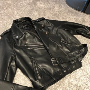 Skinnjacka  - Fin skinnjacka som är liten i storlek