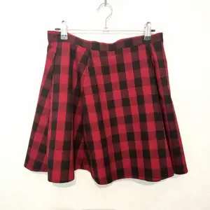Red black plaid mini skirt, A line, Medium size