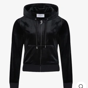 Juicy couture tröja  - En jättefin juciy couture tröja i helt nytt skick använd 1 gång men aldrig mer eftersom den är för liten. Byte mot en L funkar också pris kan diskuteras 