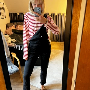 Hängselbyxor/snickarbyxor  - Kommer tyvärr inte till användning längre, men sitter galet snyggt på😩