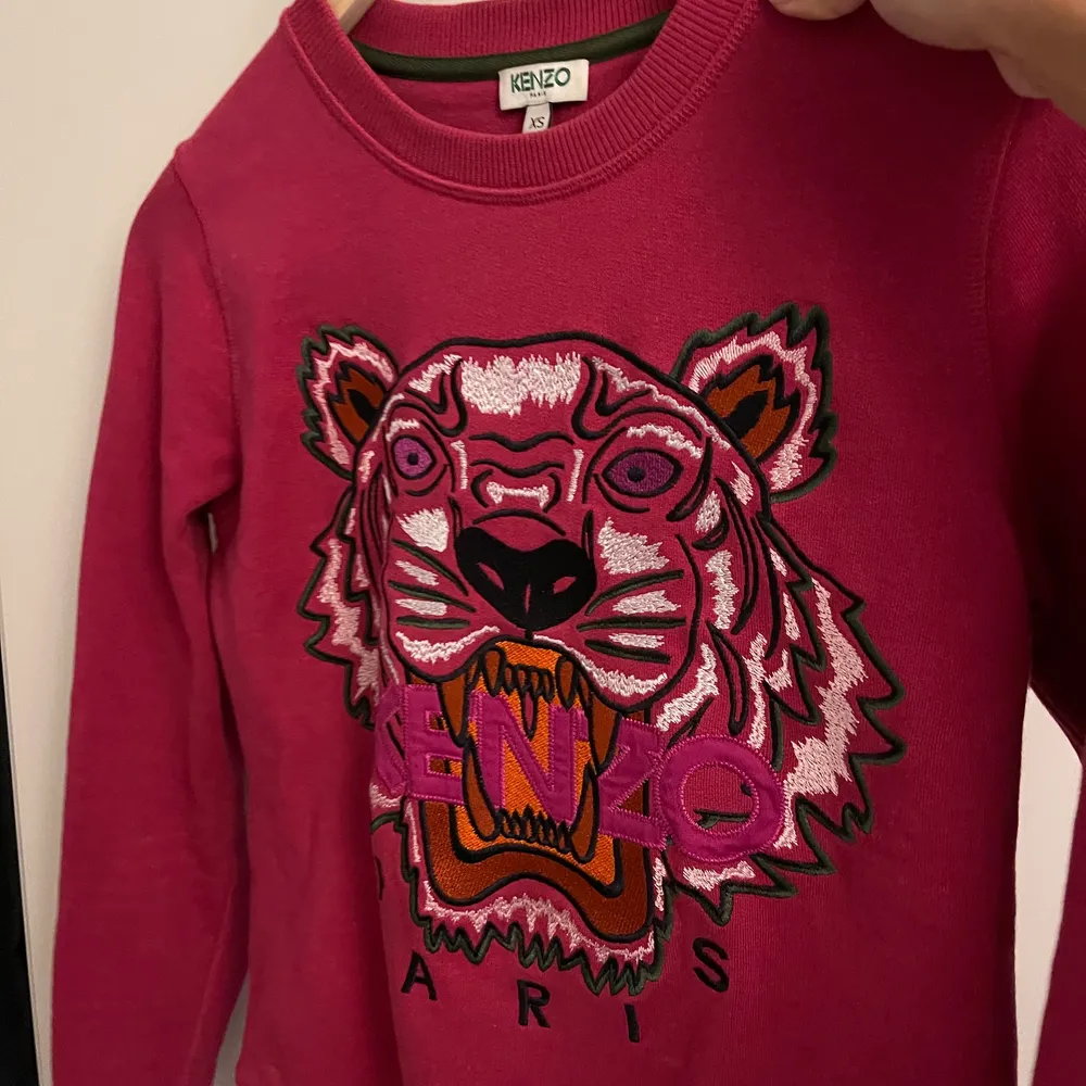 En rosa kenzo sweatshirt som inte används längre, storlek Xs . Tröjor & Koftor.