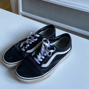 Vans - Storlek 38. Använda men hela. 