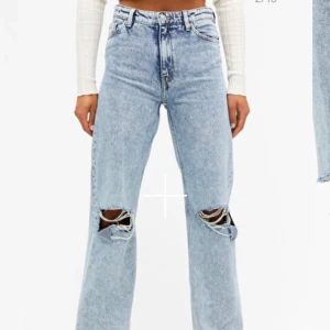 Monki jeans - Säljer ett par jeans från monki i strl 25. Fint skick! Hör av er vid intresse/fler bilder💕