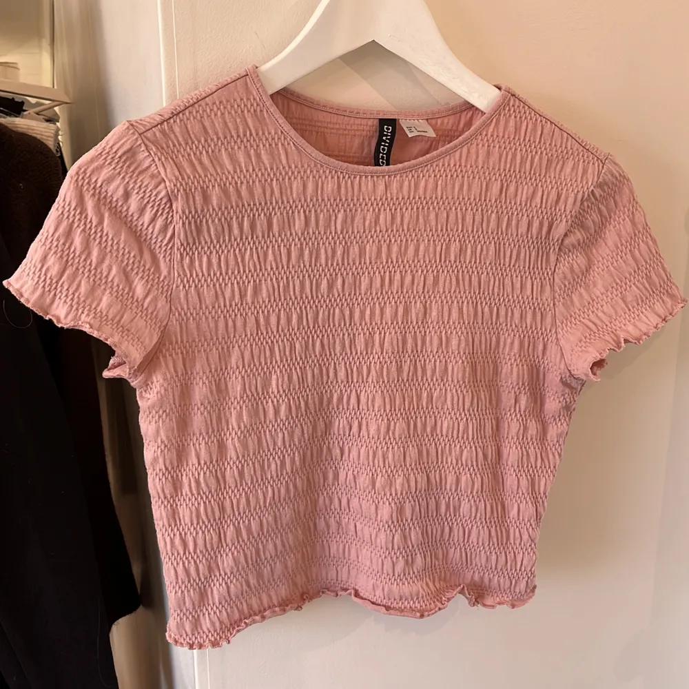 Söt rosa topp från H&M. T-shirts.