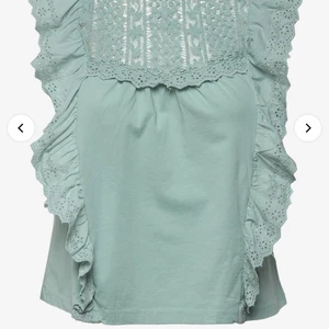 Blus - Säljer nu min jättefina blus från mango som är slutsåld. Är inte så använd då den köptes i slutet av sommaren💞