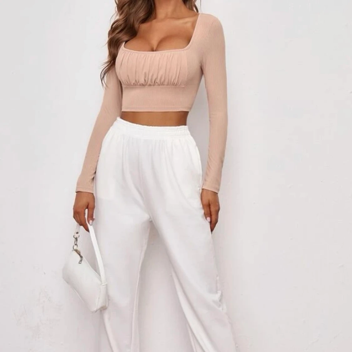 Rynkad byst ribbstickad beskuren tröja