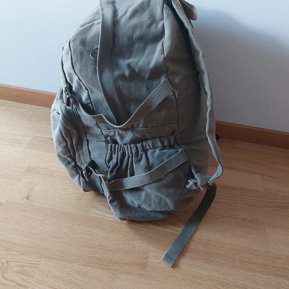 Ordentlig ryggsäck med många bra fack  - 90