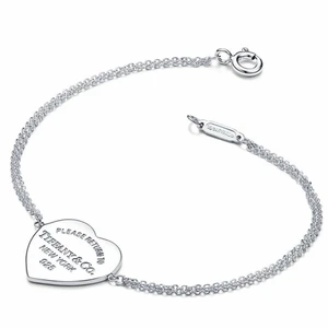 Äkta Tiffany&Co armband  - Armband från Tiffany & Co. Äkta. Kommer med dustbag och box. Köpt i butiken i London för 3000. Jättefint skick äkta silver. Kmr med box + dustbag. Skickar mer info o bilder vid intresse 🤍