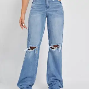 Jättefina jeans från shein.  St M Använda men i fint skick. Skickas mot fraktkostnad.   Bara att höra av sig för egna bilder :)