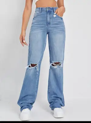 Jättefina jeans från shein.  St M Använda men i fint skick. Skickas mot fraktkostnad.   Bara att höra av sig för egna bilder :)