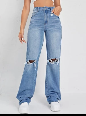 Shein jeans - Jättefina jeans från shein.  St M Använda men i fint skick. Skickas mot fraktkostnad.   Bara att höra av sig för egna bilder :)
