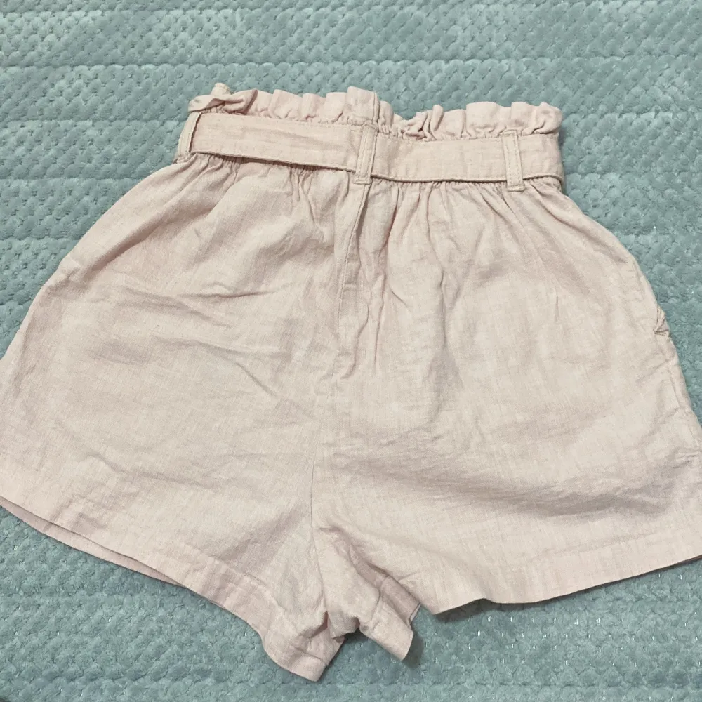 Baby rosa shorts som är bara använt 1 gång :) . Shorts.