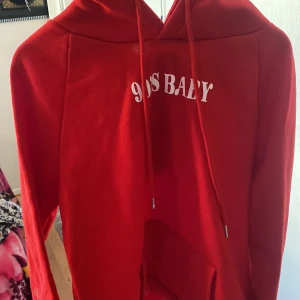 En hoodie  - En ny hoodie från shein helt oanvändbar 