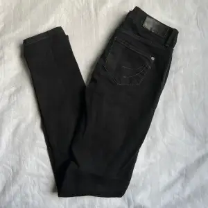 Svarta jeans 🖤26/34🖤