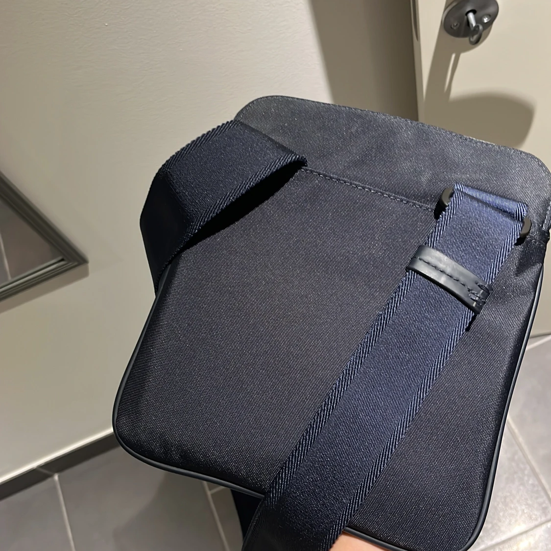 Hugo boss väska  - 90