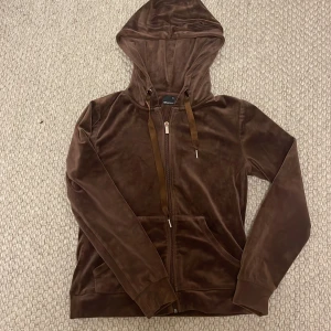 Tröja - Nytvättad, bra skick och använd ca 10 gånger