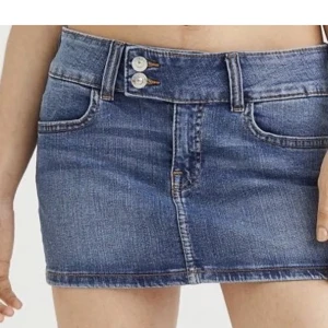 Kjol - En superfin kjol från hm i storlek Xs, aldrig använd men dock inte prislappen kvar tyvärr.  Helt som ny