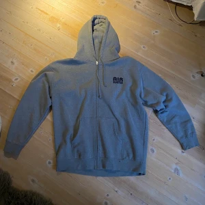 Airblaster zip up hoodie - Grå zip up hoodie i stor L.