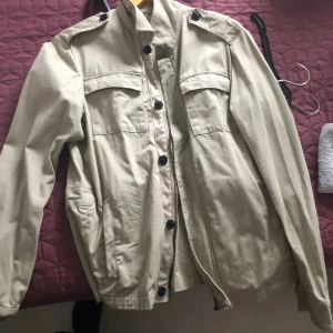 Jackor storlek M och L. Dolomite  - Skick bra, knappt använda. Legat i garderoben länge