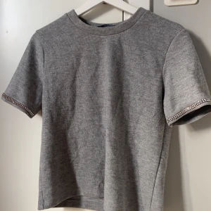 Stickad tshirt  - Stickad tshirt ifrån zara