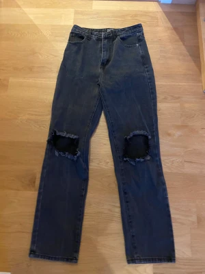 Jeans  - Fina jeans från pretty little thing. Stl 34